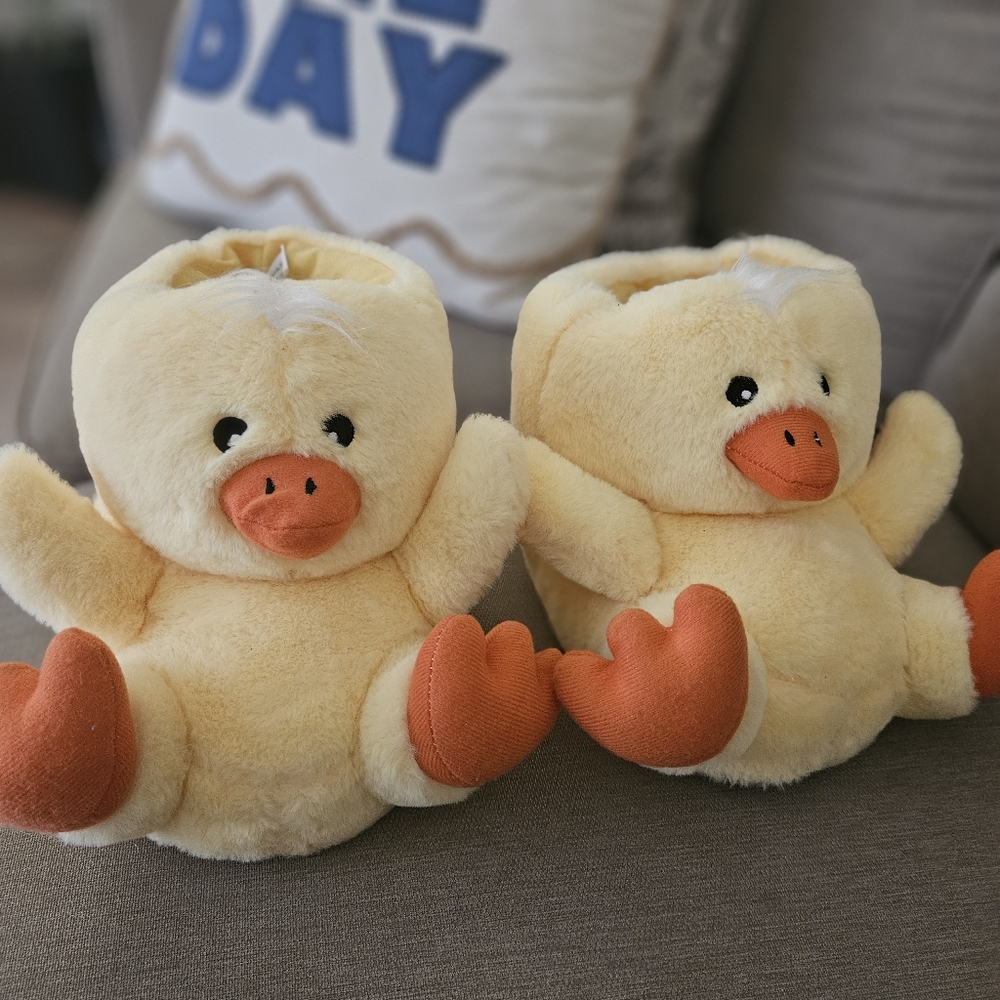 Yellow chunky big duck winter fleece indoor slippers